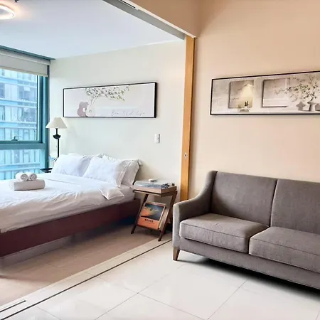 Thompson Suites Queen Room, One Uptown Residences, Xbox & Netflix