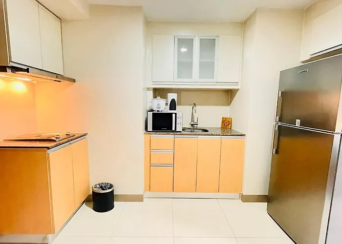 Thompson - Elegant Queen Roo In, One Uptown Residences Bgc Manila