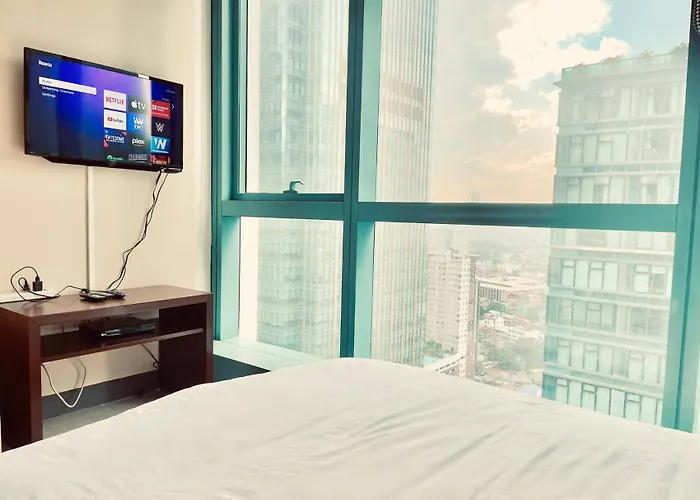 Thompson - Elegant Queen Roo In, One Uptown Residences Bgc *