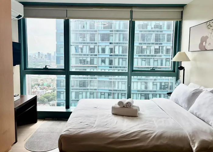 Thompson - Elegant Queen Roo In, One Uptown Residences Bgc