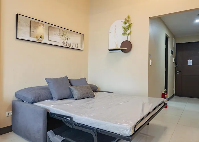 Thompson - Elegant Queen Roo In, One Uptown Residences Bgc *