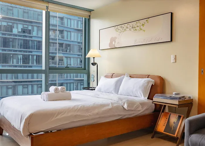 Thompson - Elegant Queen Roo In, One Uptown Residences Bgc Manila