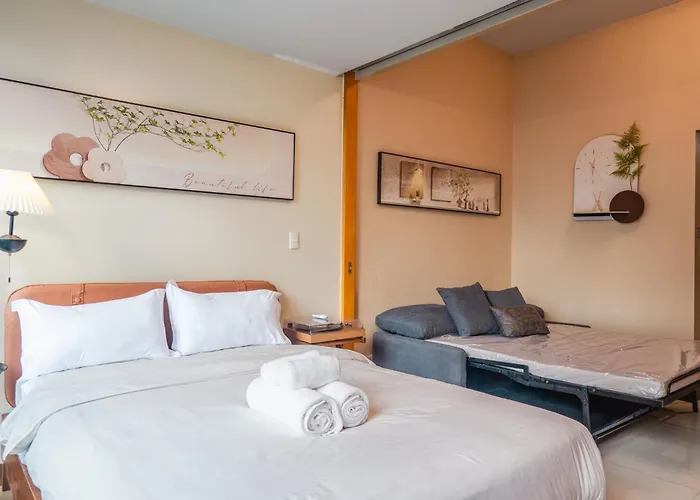 Thompson - Elegant Queen Roo In, One Uptown Residences Bgc *