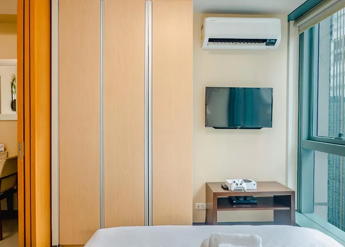 Thompson - Elegant Queen Roo In, One Uptown Residences Bgc
